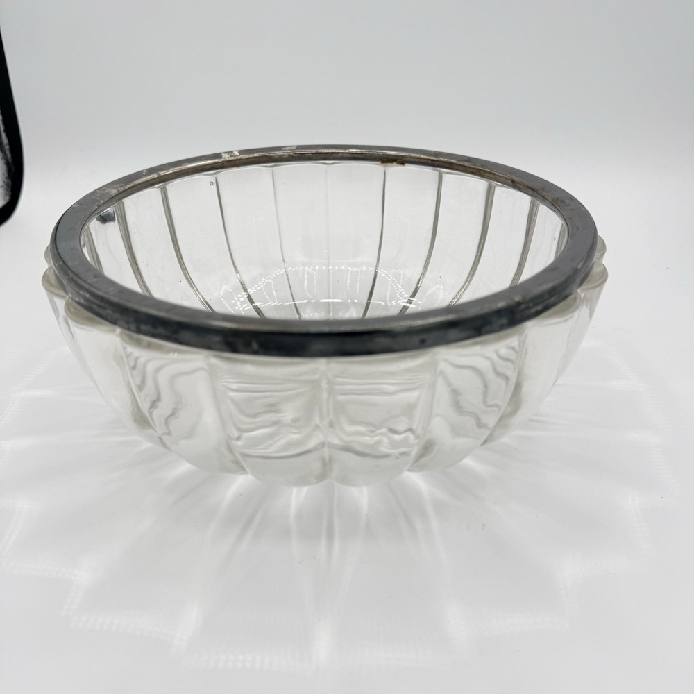 Vintage Clear Glass Serving Bowl Silver Tone Rim Scalloped Fruit Salad 9.5" - Picture 2 of 5